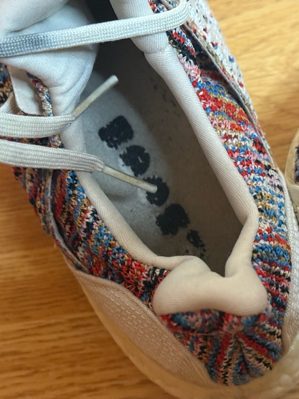 Missoni White and Light Gray Interior Label Detail - Picture 11 of 13